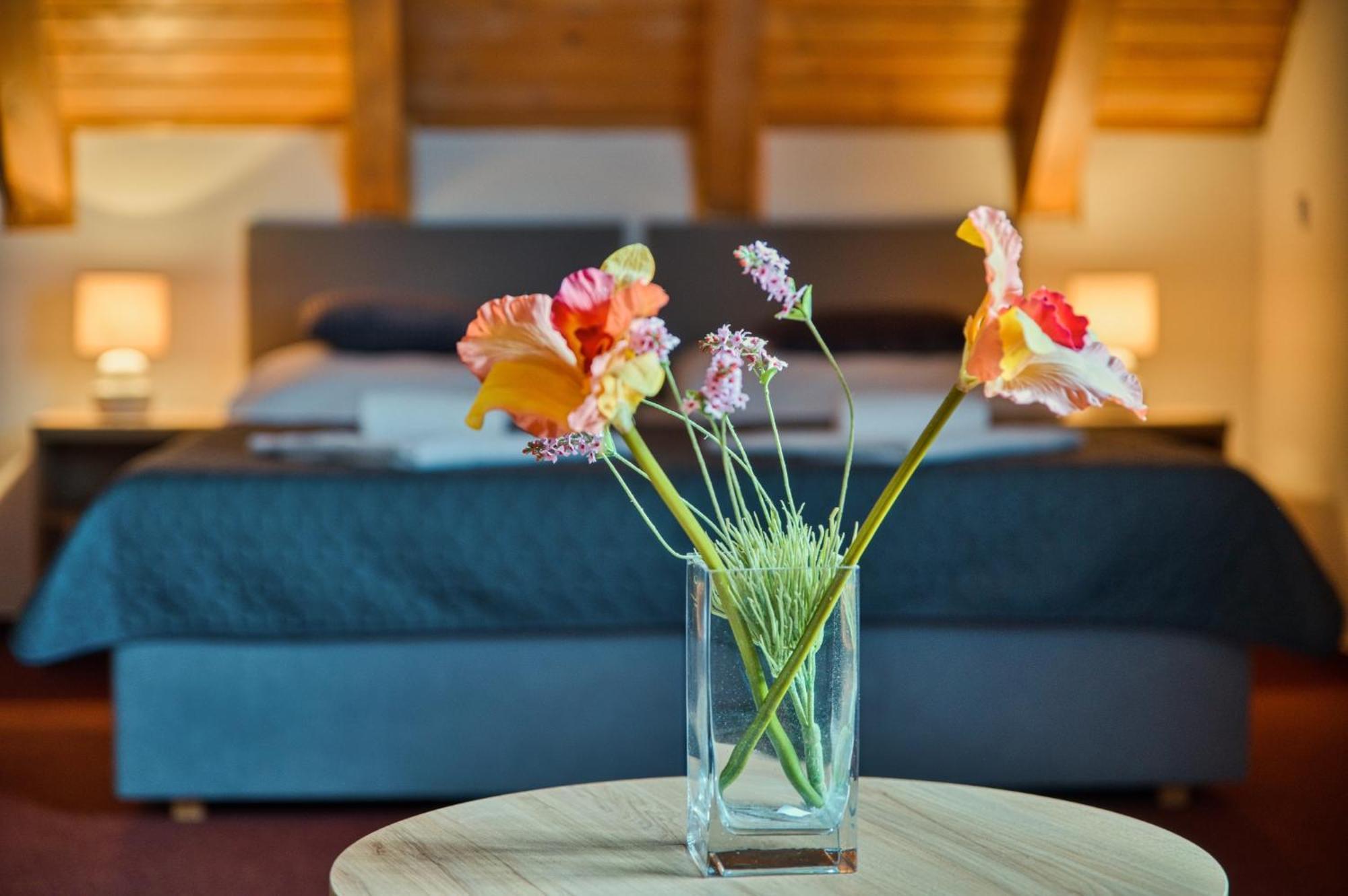 Hotel U Lipy Krusovice Экстерьер фото