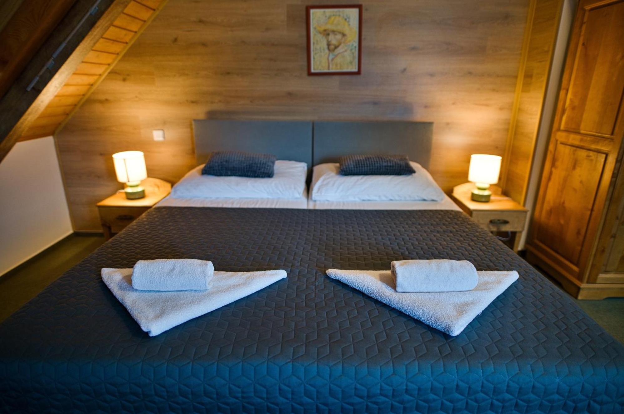 Hotel U Lipy Krusovice Экстерьер фото