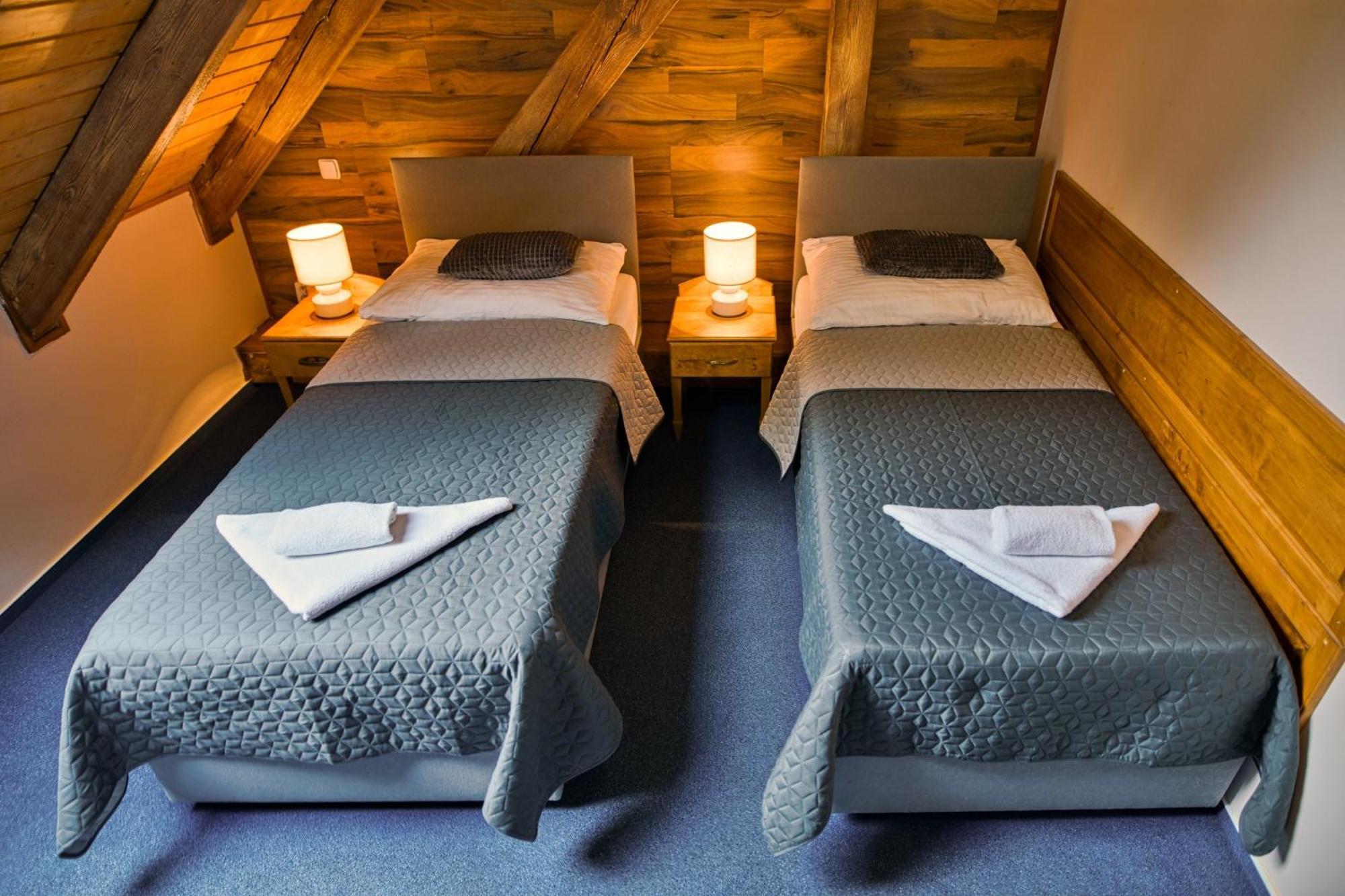 Hotel U Lipy Krusovice Экстерьер фото