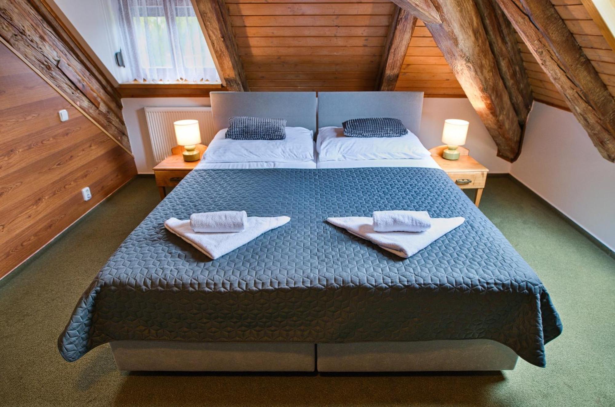 Hotel U Lipy Krusovice Экстерьер фото