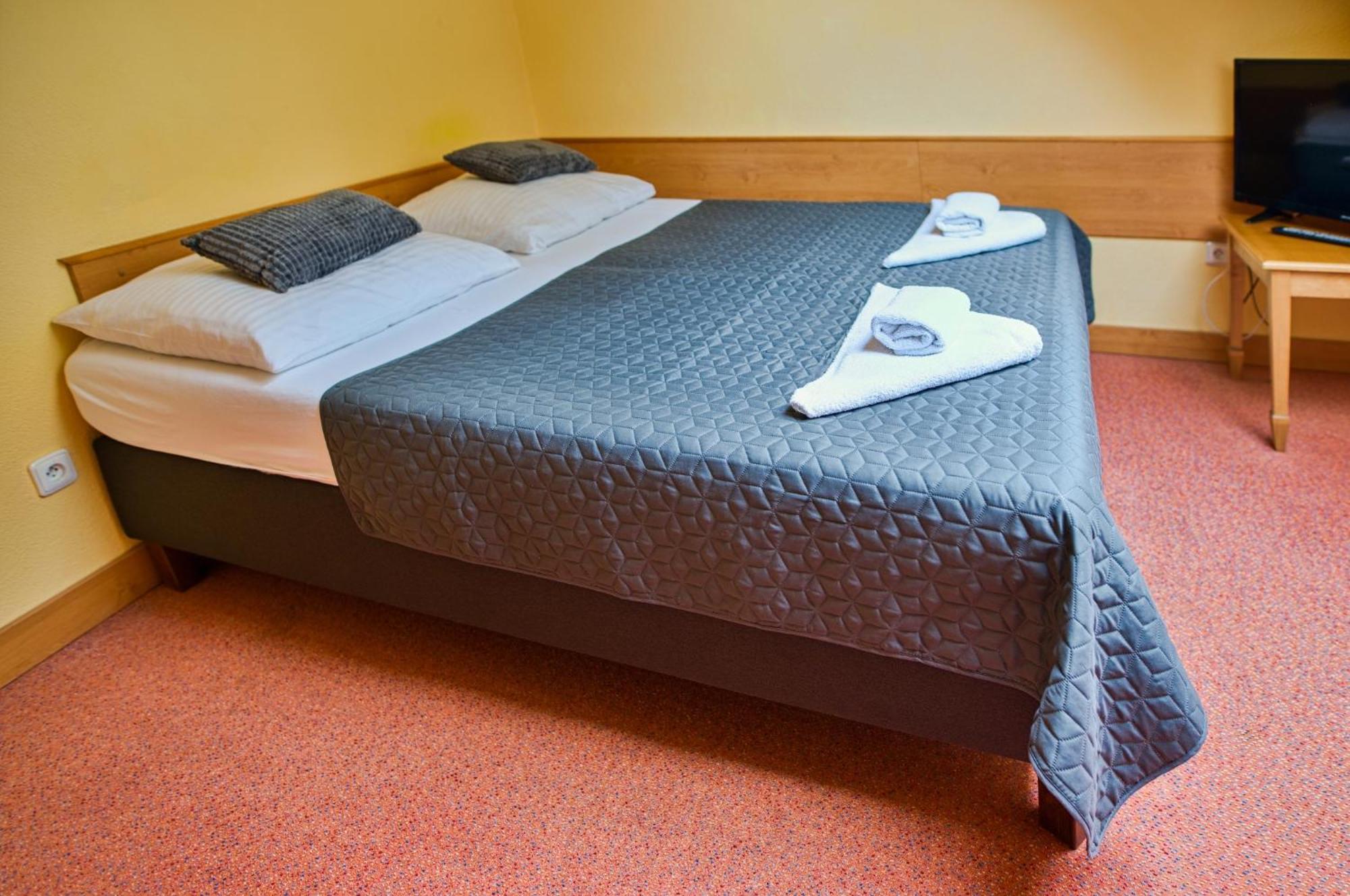 Hotel U Lipy Krusovice Экстерьер фото