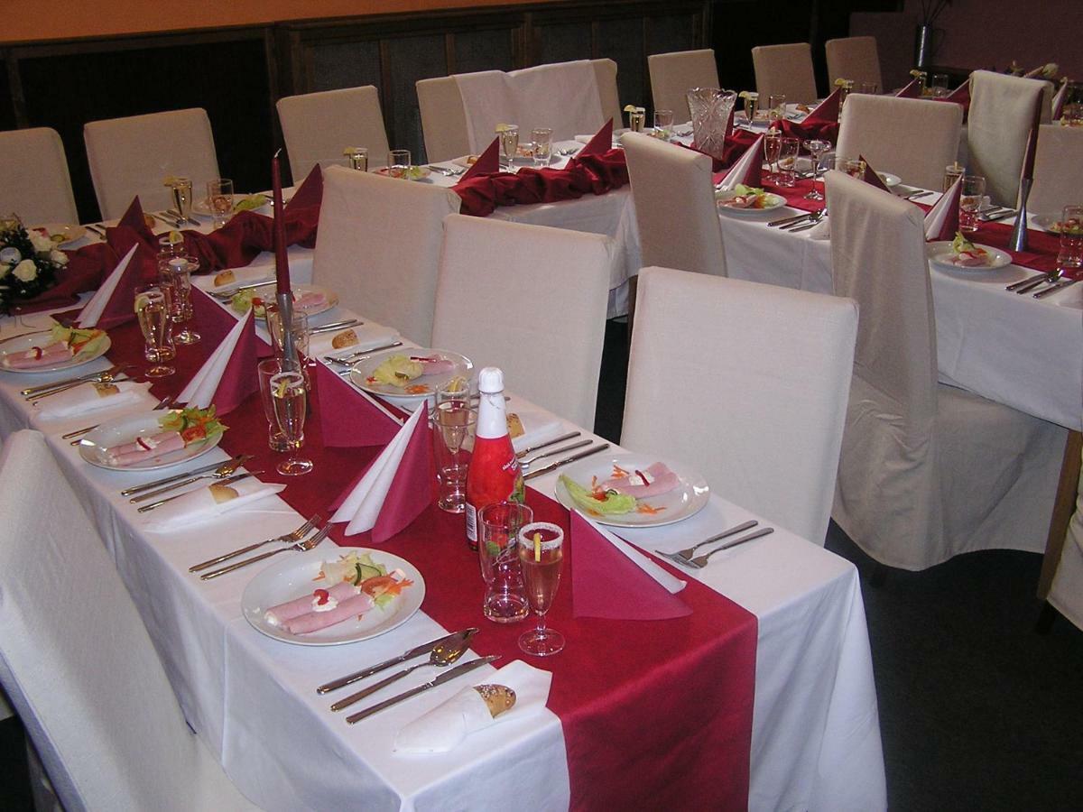 Hotel U Lipy Krusovice Экстерьер фото