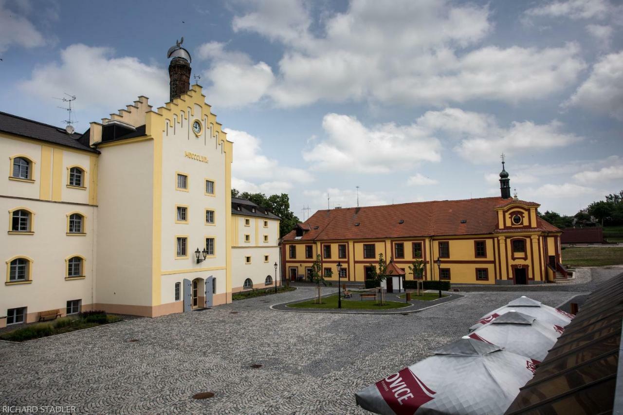 Hotel U Lipy Krusovice Экстерьер фото